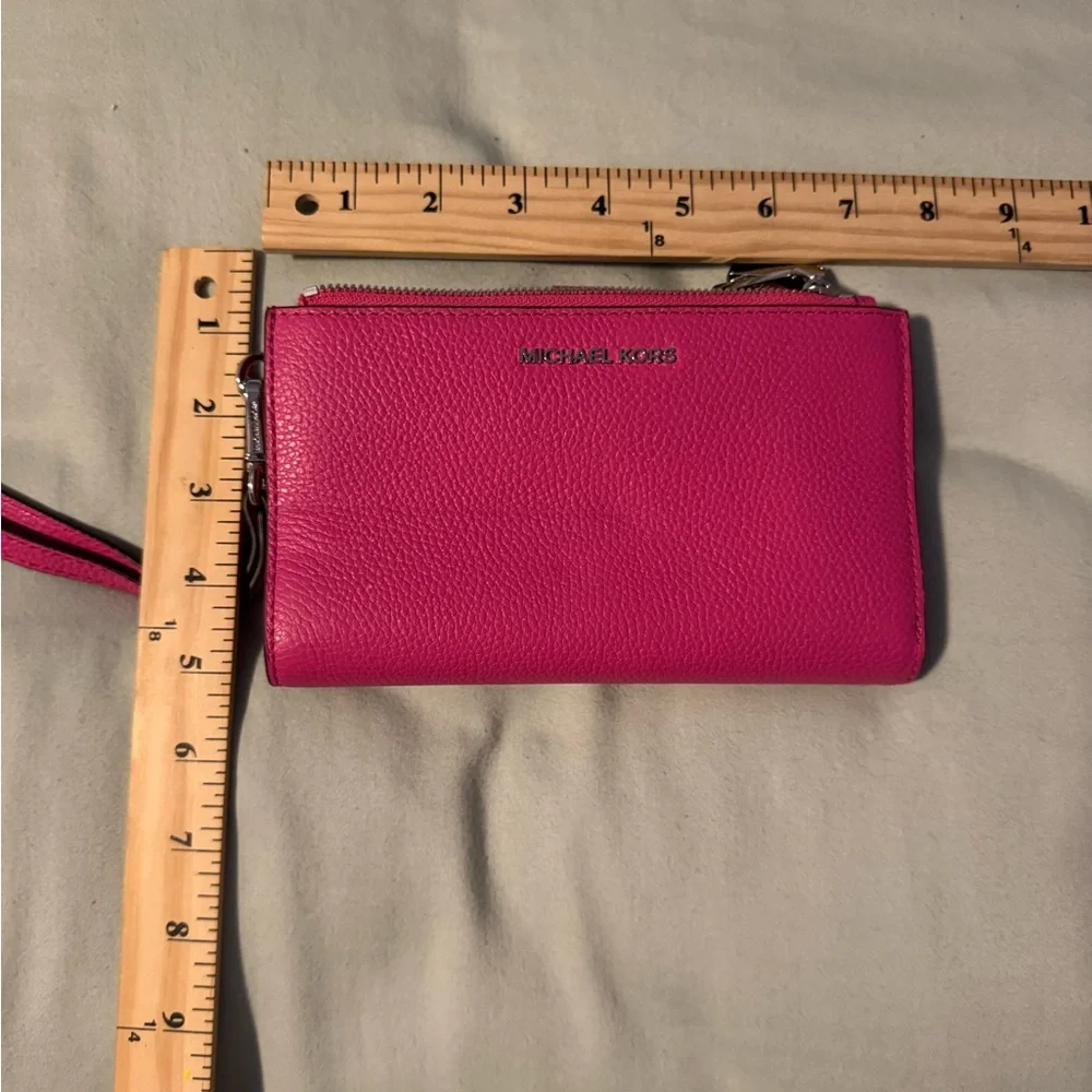 NWOT DEFECT Michael Kors Pink Wristlet